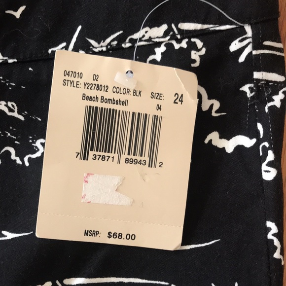 New! Authentic GUESS Jeans Black White Beach Bombshell Capri Pants Stretch 24” - Picture 4 of 9